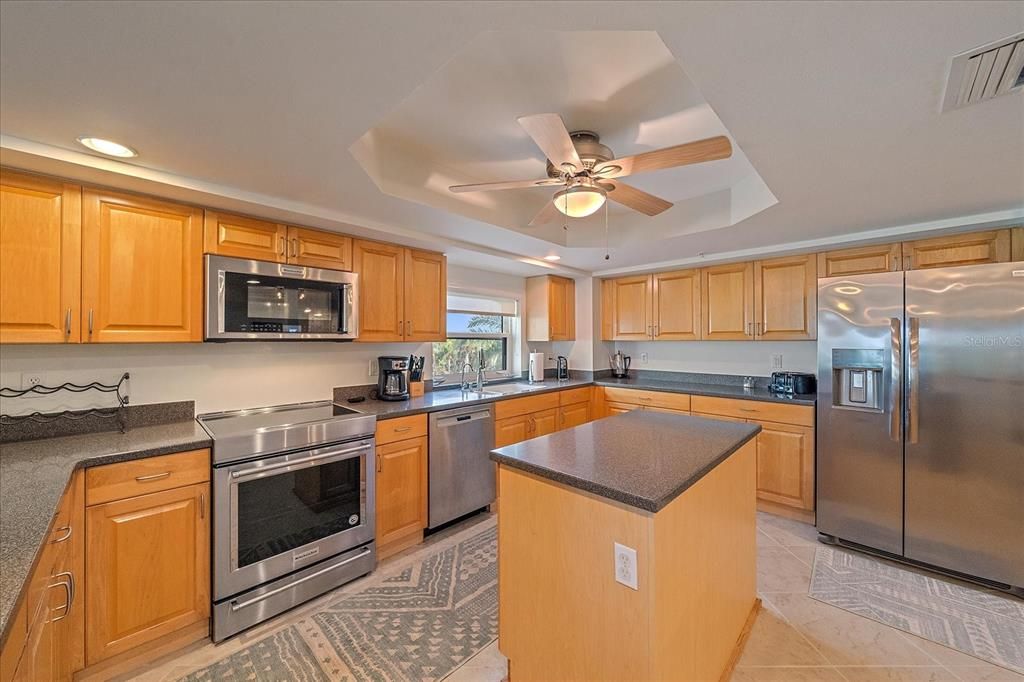 En Venta: $1,399,900 (3 camas, 2 baños, 2639 Pies cuadrados)