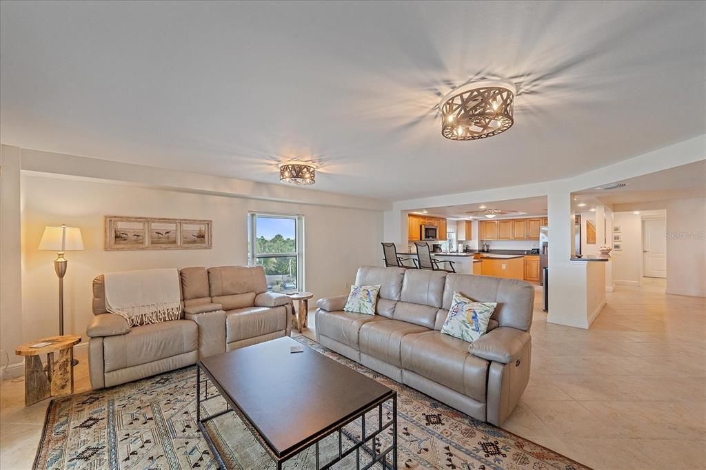 En Venta: $1,399,900 (3 camas, 2 baños, 2639 Pies cuadrados)