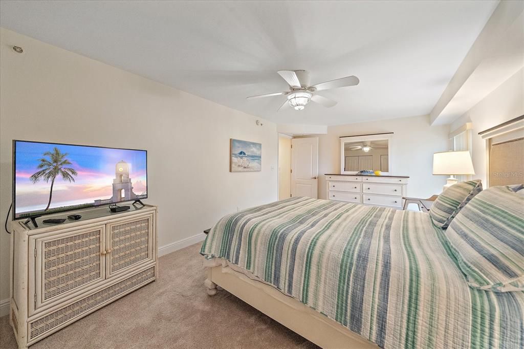 En Venta: $1,399,900 (3 camas, 2 baños, 2639 Pies cuadrados)