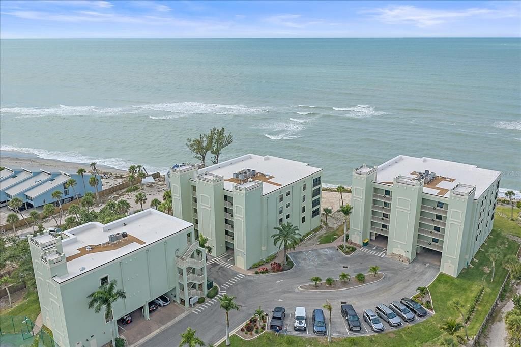 En Venta: $1,399,900 (3 camas, 2 baños, 2639 Pies cuadrados)