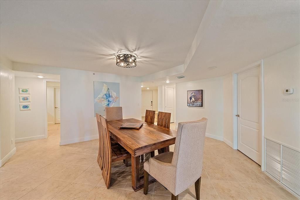 En Venta: $1,399,900 (3 camas, 2 baños, 2639 Pies cuadrados)