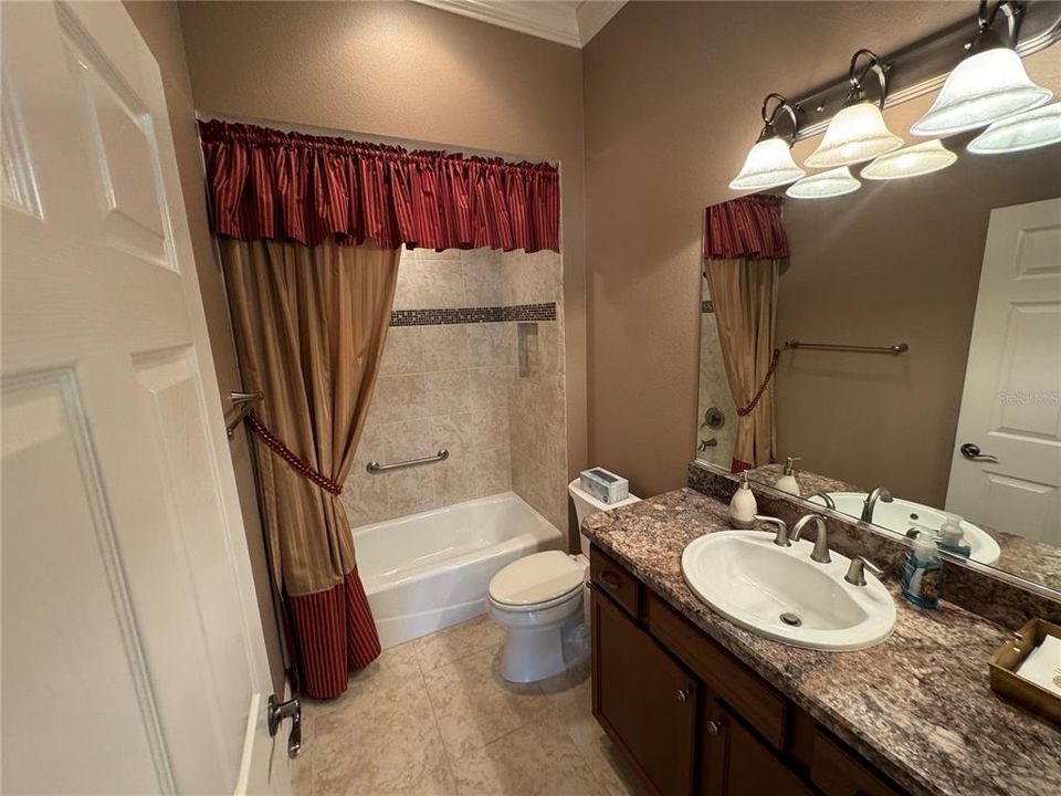 For Rent: $2,700 (3 beds, 2 baths, 1965 Square Feet)