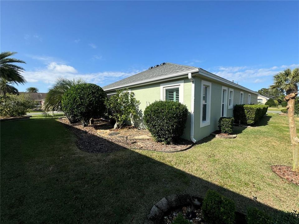 For Rent: $2,700 (3 beds, 2 baths, 1965 Square Feet)