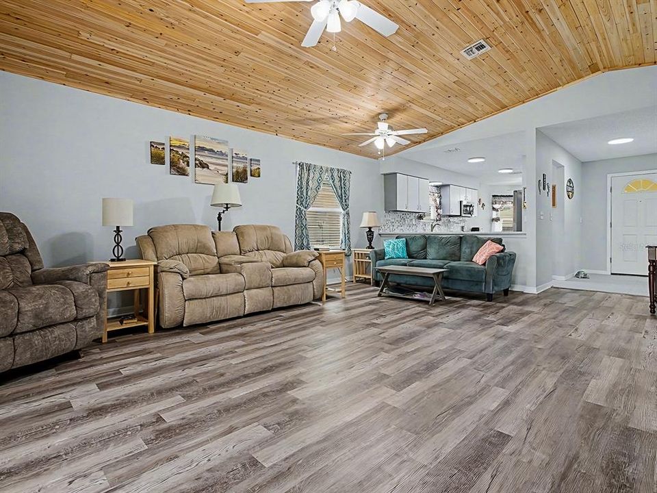 待售: $249,247 (2 贝兹, 2 浴室, 1310 平方英尺)