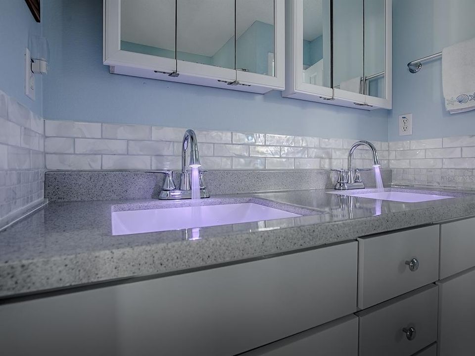 待售: $249,247 (2 贝兹, 2 浴室, 1310 平方英尺)