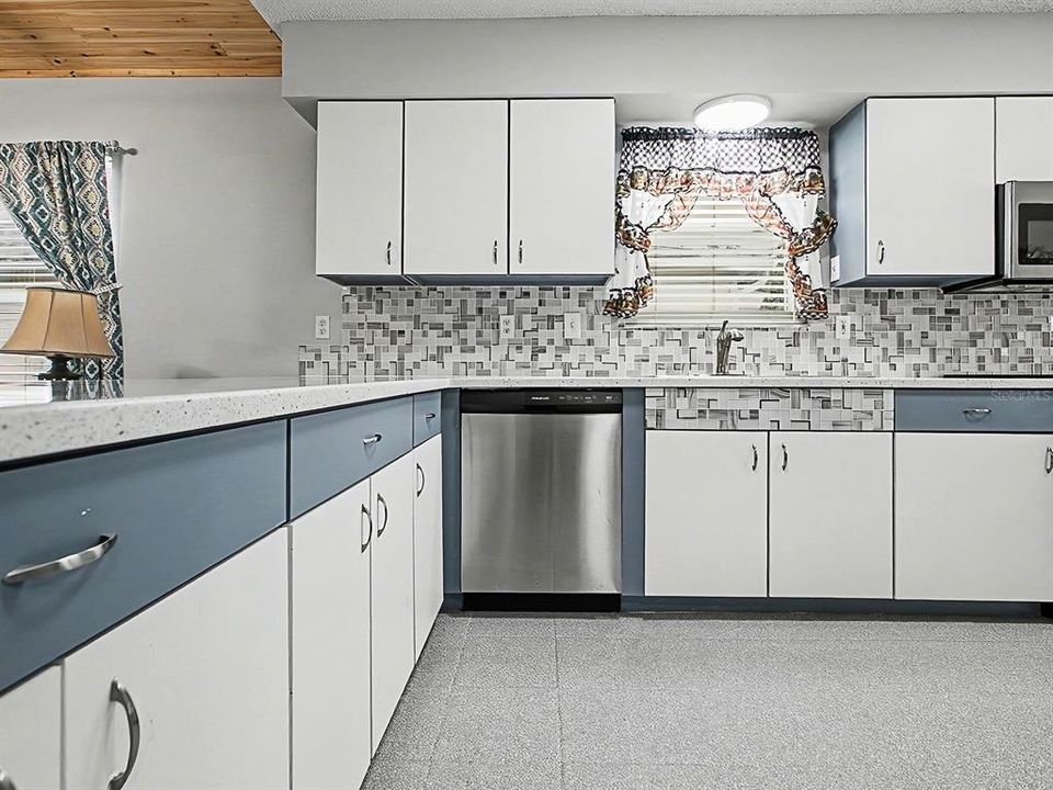 待售: $249,247 (2 贝兹, 2 浴室, 1310 平方英尺)