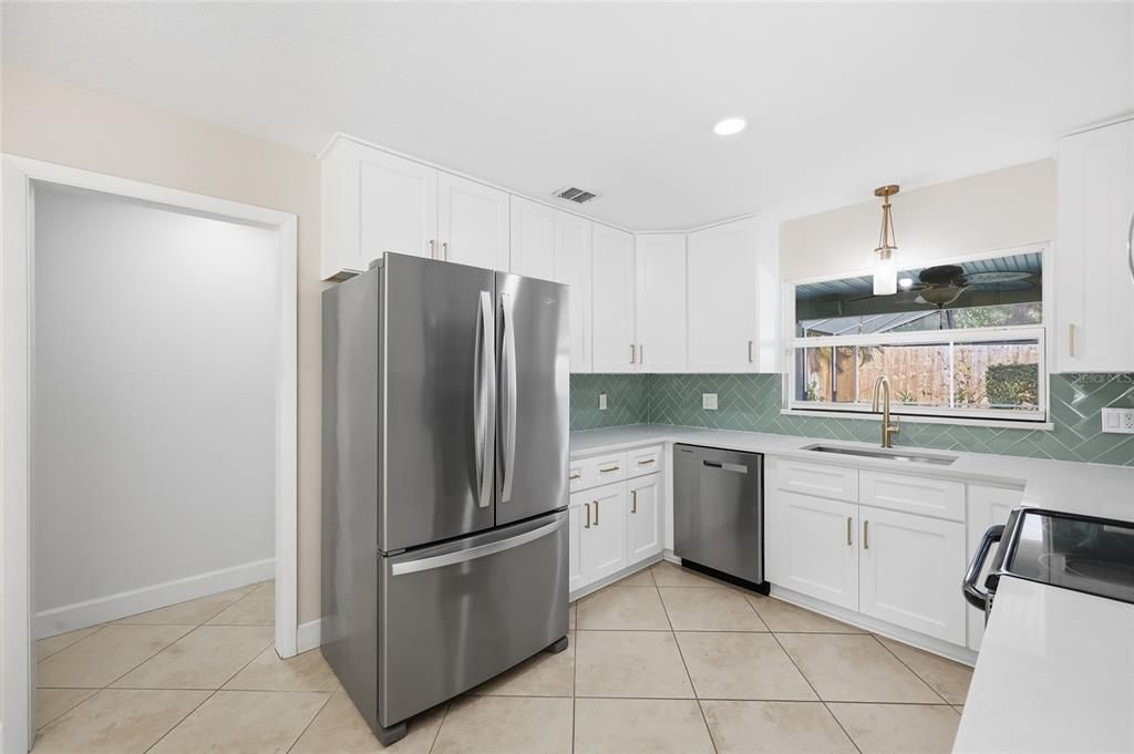 En Venta: $630,000 (4 camas, 3 baños, 2045 Pies cuadrados)