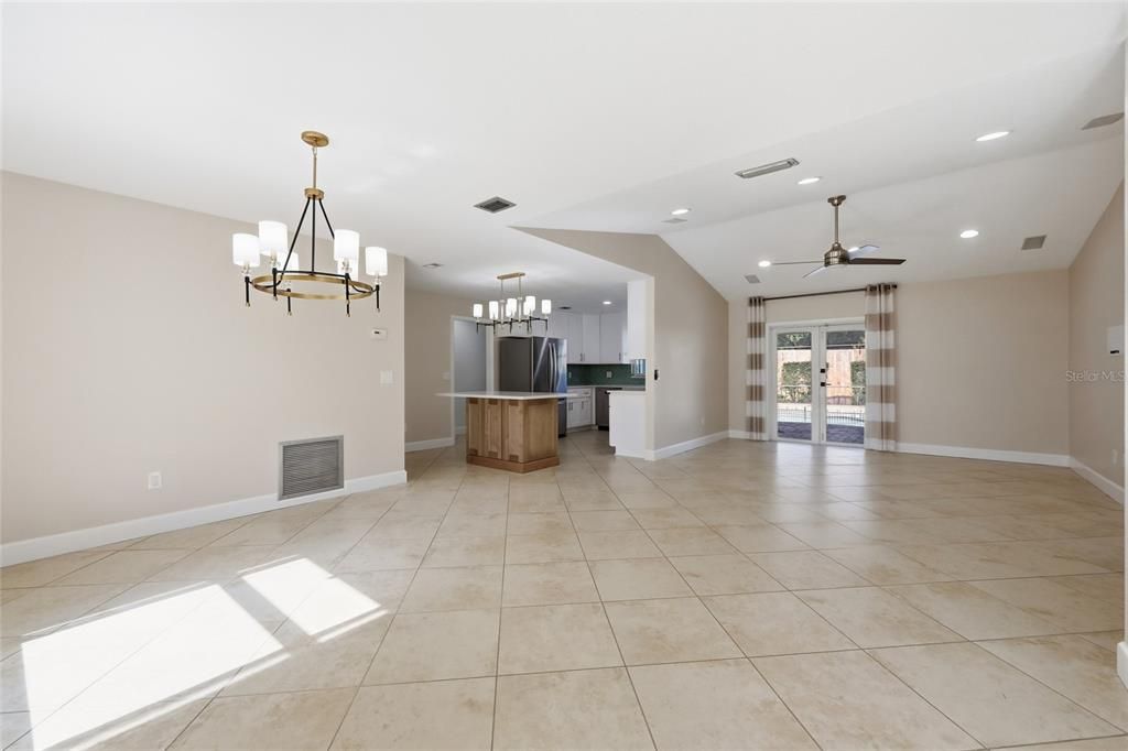 En Venta: $630,000 (4 camas, 3 baños, 2045 Pies cuadrados)