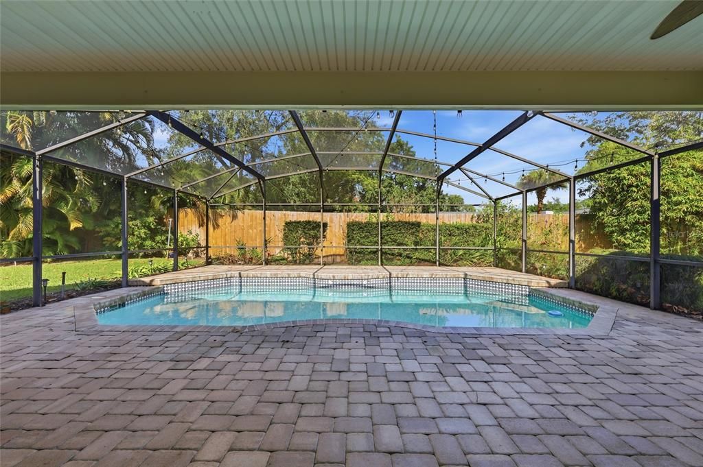 En Venta: $630,000 (4 camas, 3 baños, 2045 Pies cuadrados)