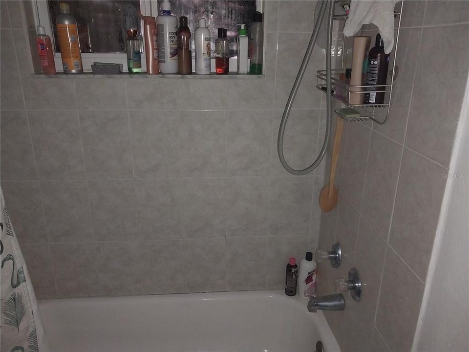 En Venta: $329,000 (4 camas, 2 baños, 1375 Pies cuadrados)