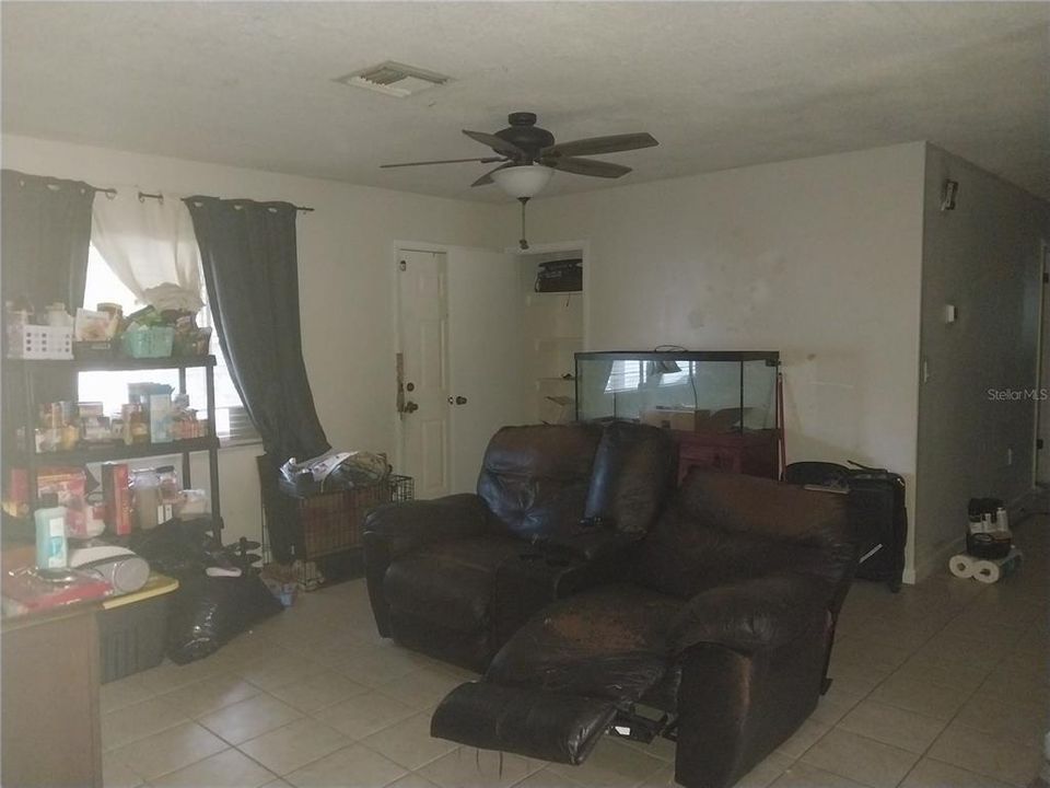 En Venta: $329,000 (4 camas, 2 baños, 1375 Pies cuadrados)