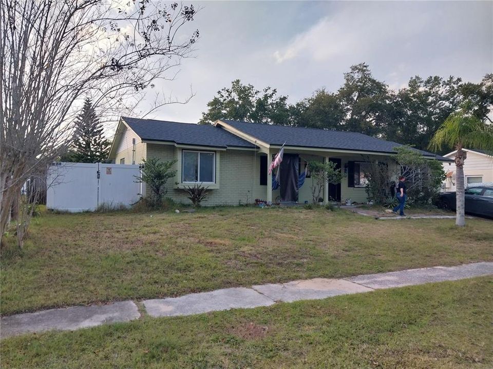 En Venta: $329,000 (4 camas, 2 baños, 1375 Pies cuadrados)