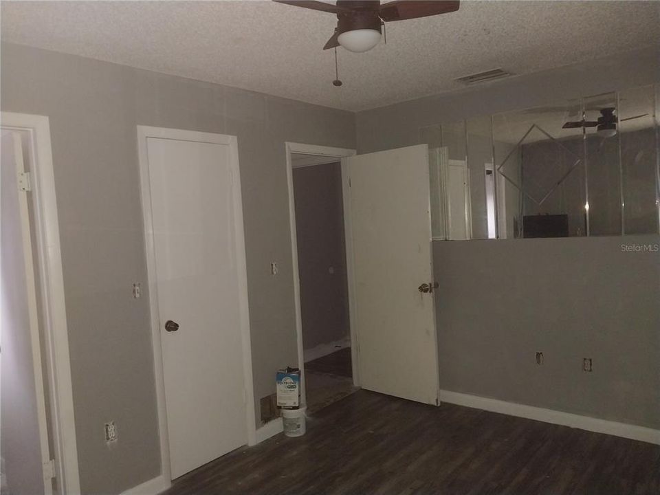 En Venta: $329,000 (4 camas, 2 baños, 1375 Pies cuadrados)