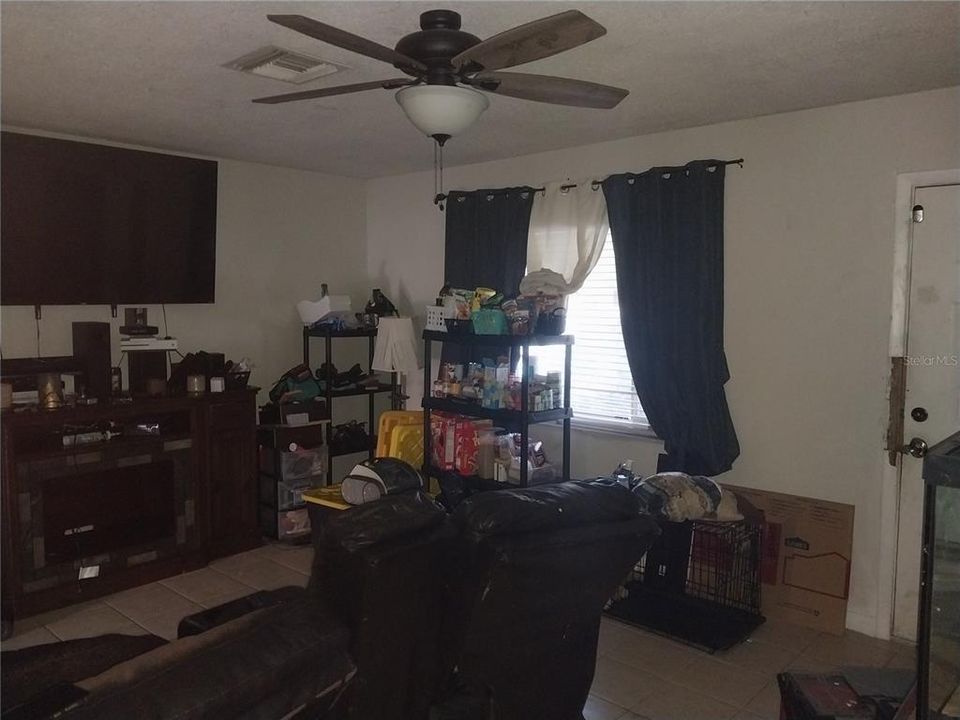 En Venta: $329,000 (4 camas, 2 baños, 1375 Pies cuadrados)