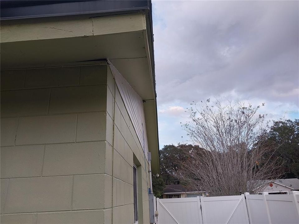 En Venta: $329,000 (4 camas, 2 baños, 1375 Pies cuadrados)