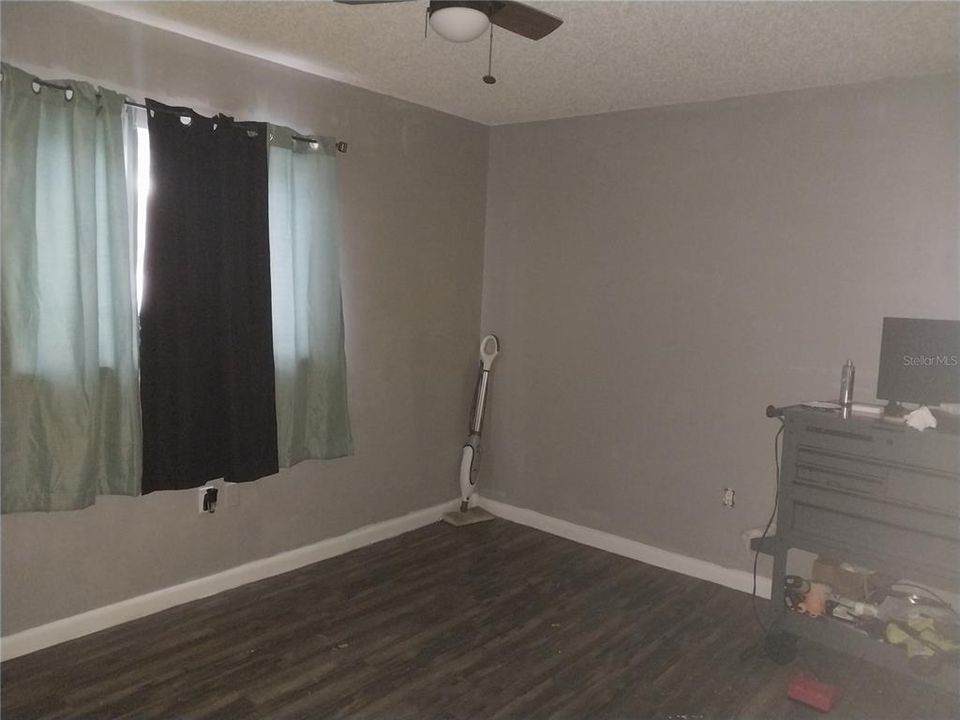 En Venta: $329,000 (4 camas, 2 baños, 1375 Pies cuadrados)