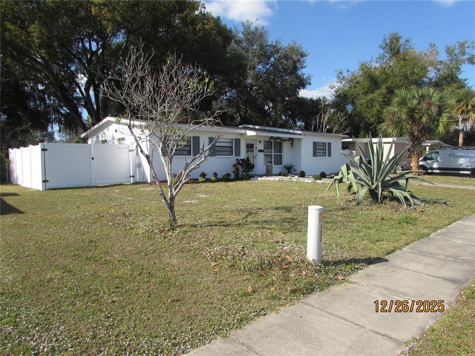 En Renta: $2,450 (4 camas, 2 baños, 1421 Pies cuadrados)