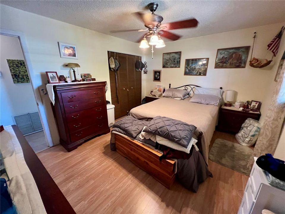 En Venta: $370,000 (6 camas, 0 baños, 1928 Pies cuadrados)