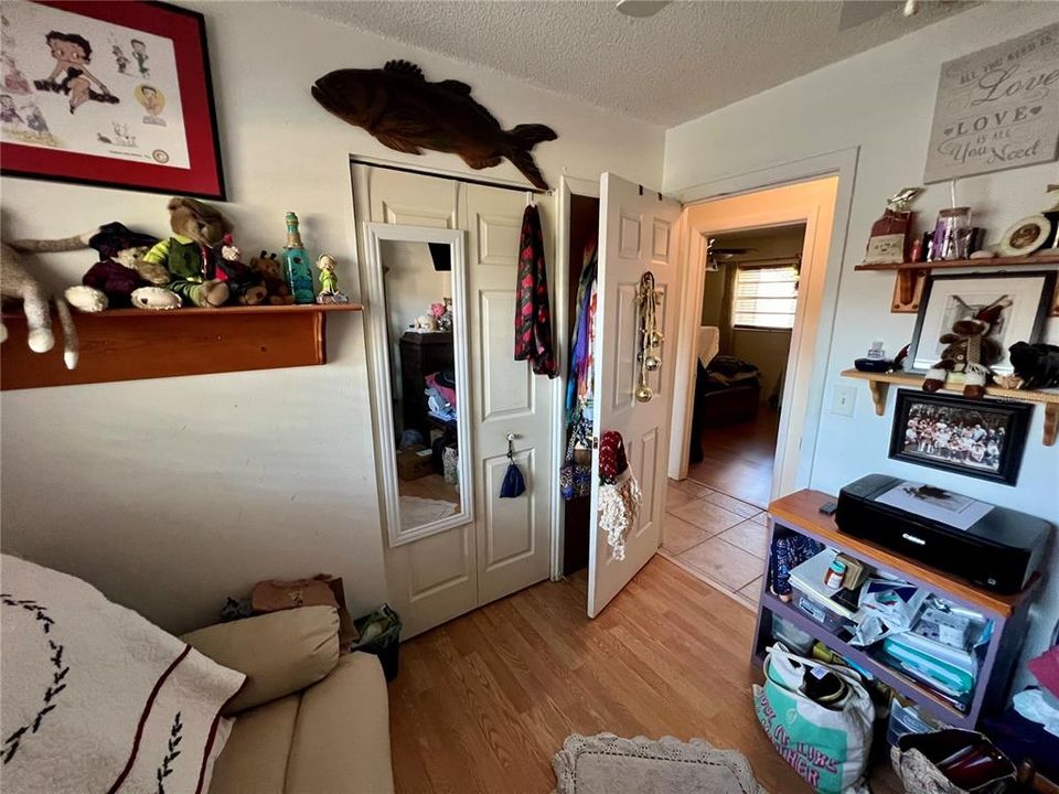 En Venta: $370,000 (6 camas, 0 baños, 1928 Pies cuadrados)