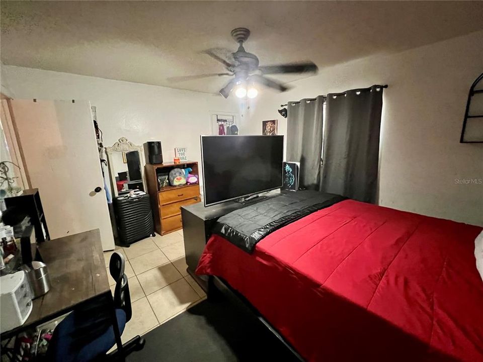 En Venta: $370,000 (6 camas, 0 baños, 1928 Pies cuadrados)