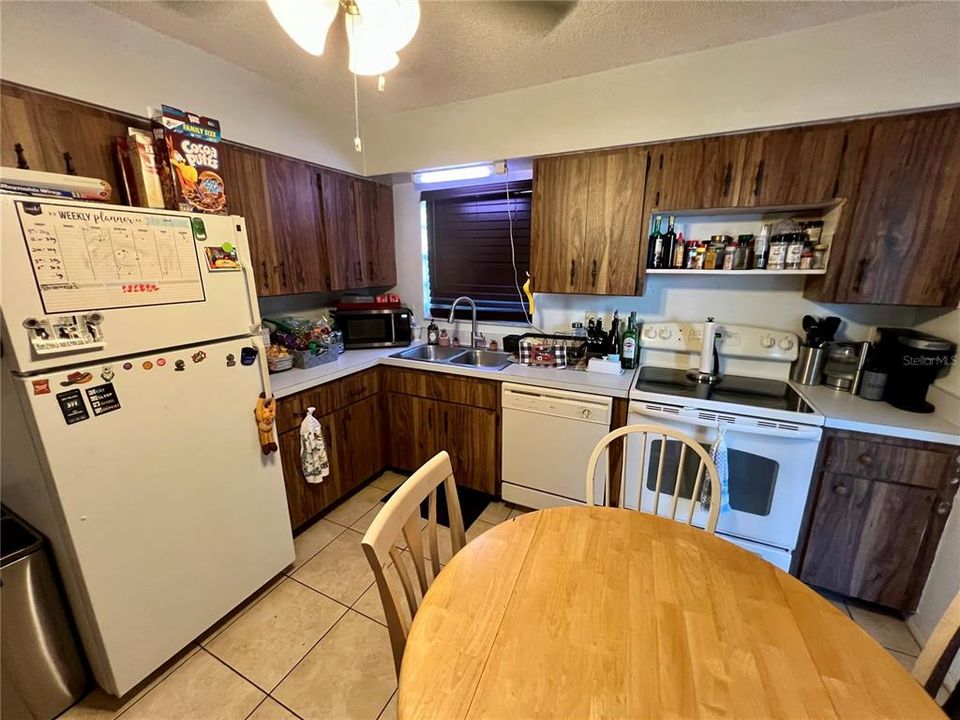 En Venta: $370,000 (6 camas, 0 baños, 1928 Pies cuadrados)