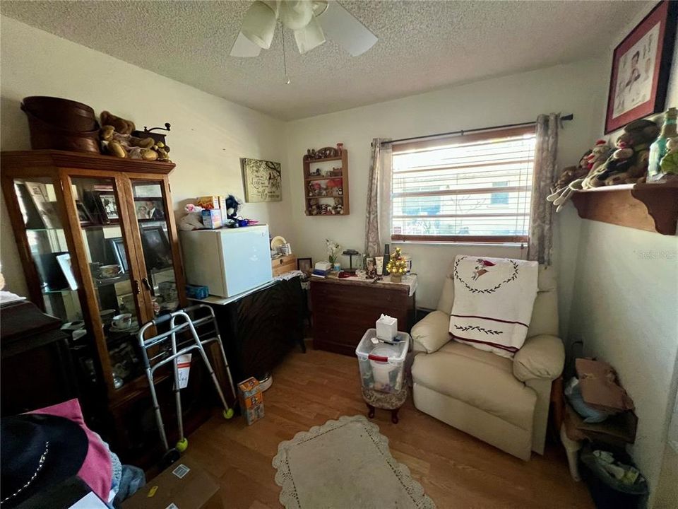 En Venta: $370,000 (6 camas, 0 baños, 1928 Pies cuadrados)