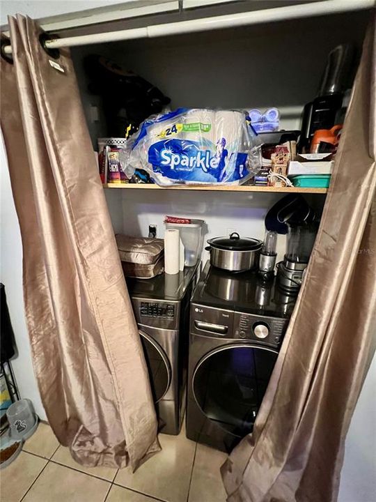 En Venta: $370,000 (6 camas, 0 baños, 1928 Pies cuadrados)