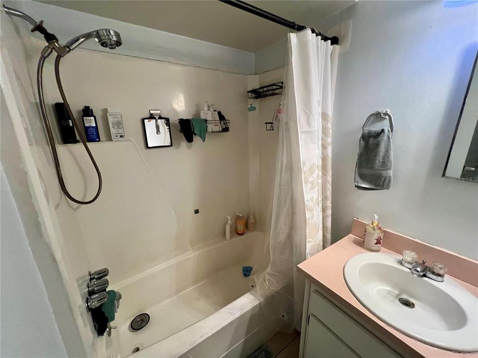 En Venta: $370,000 (6 camas, 0 baños, 1928 Pies cuadrados)