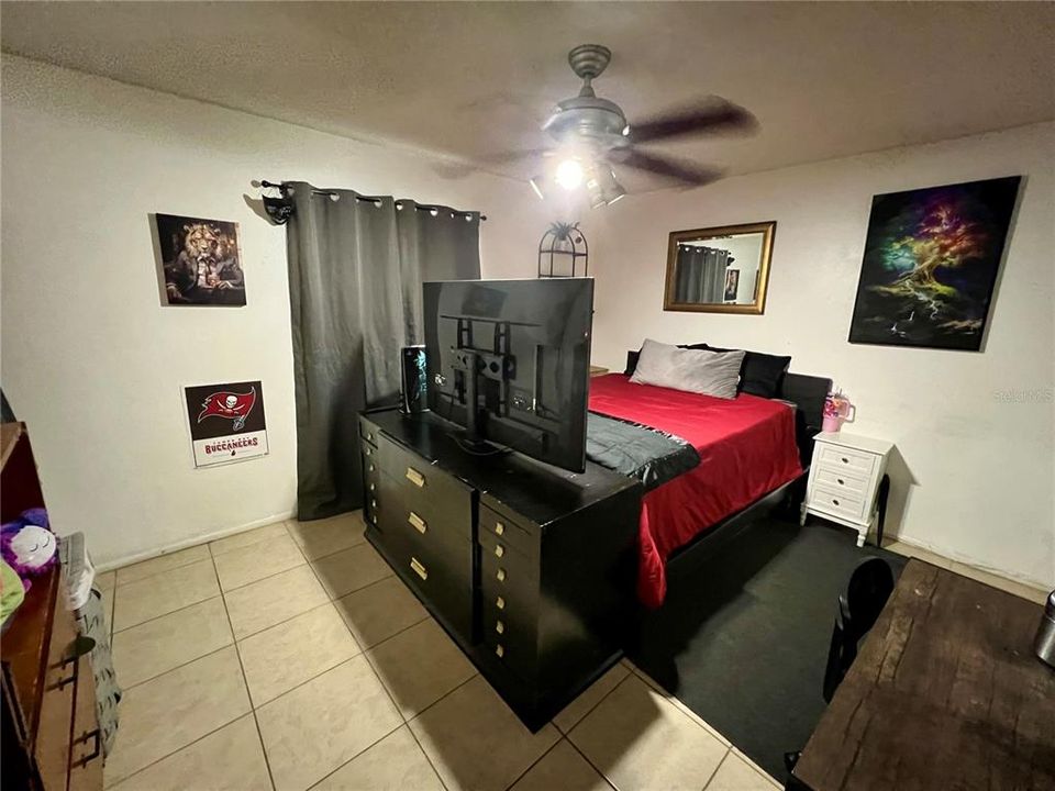 En Venta: $370,000 (6 camas, 0 baños, 1928 Pies cuadrados)