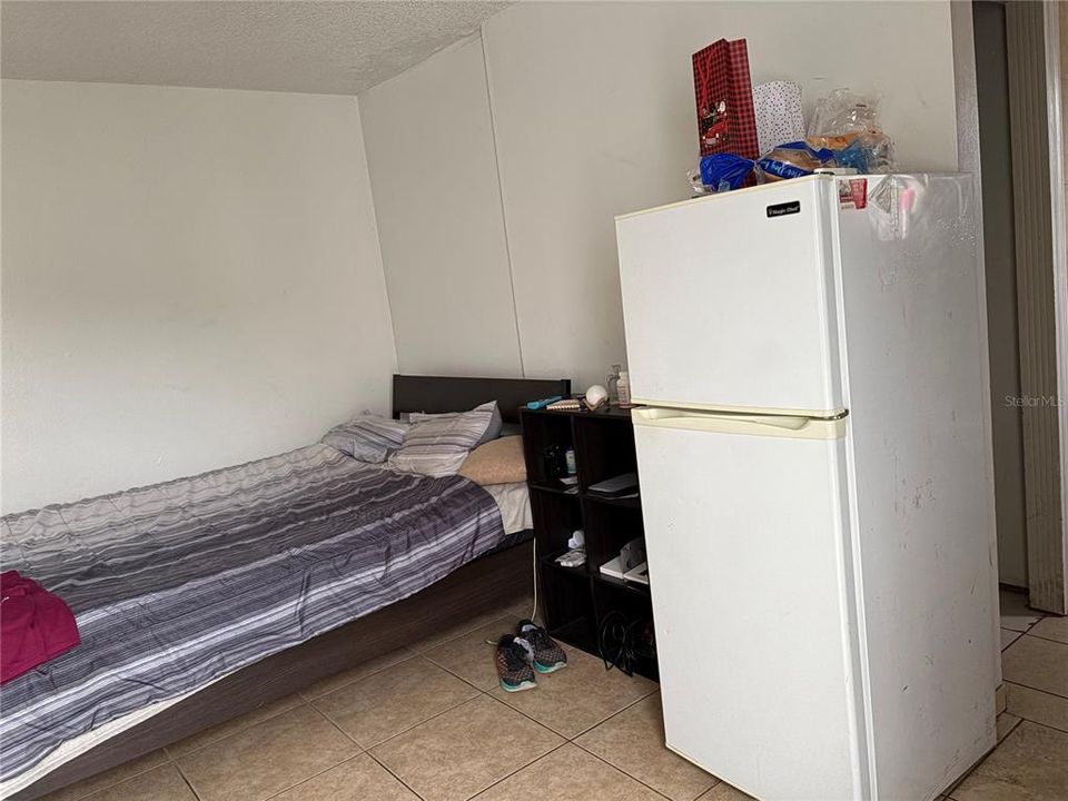 Под контрактом: $199,900 (3 спален, 2 ванн, 1180 Квадратных фут)