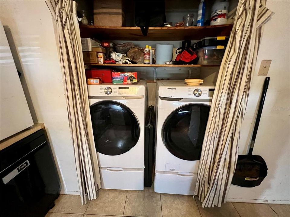 En Venta: $390,000 (6 camas, 0 baños, 1928 Pies cuadrados)