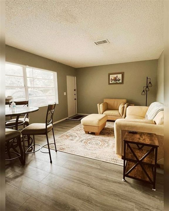 En Venta: $390,000 (6 camas, 0 baños, 1928 Pies cuadrados)