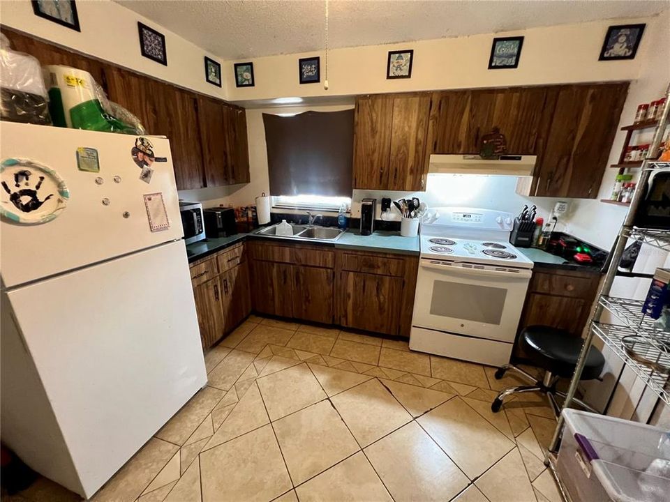 En Venta: $390,000 (6 camas, 0 baños, 1928 Pies cuadrados)