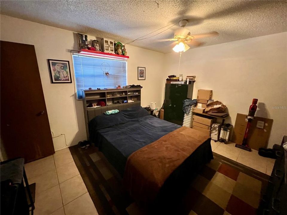 En Venta: $390,000 (6 camas, 0 baños, 1928 Pies cuadrados)