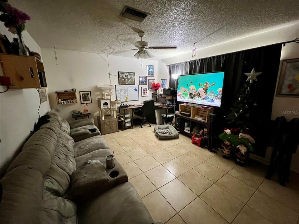 En Venta: $390,000 (6 camas, 0 baños, 1928 Pies cuadrados)