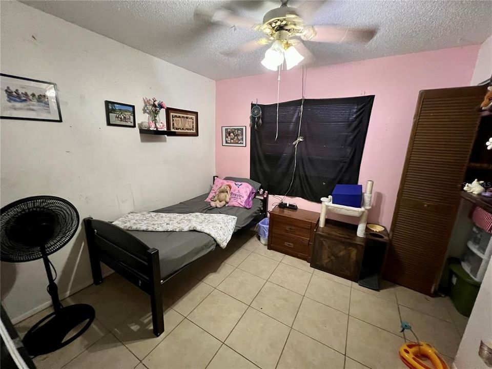 En Venta: $390,000 (6 camas, 0 baños, 1928 Pies cuadrados)