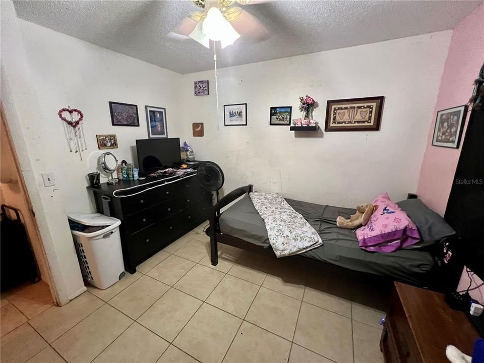 En Venta: $390,000 (6 camas, 0 baños, 1928 Pies cuadrados)