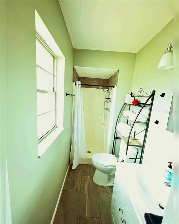 En Venta: $390,000 (6 camas, 0 baños, 1928 Pies cuadrados)