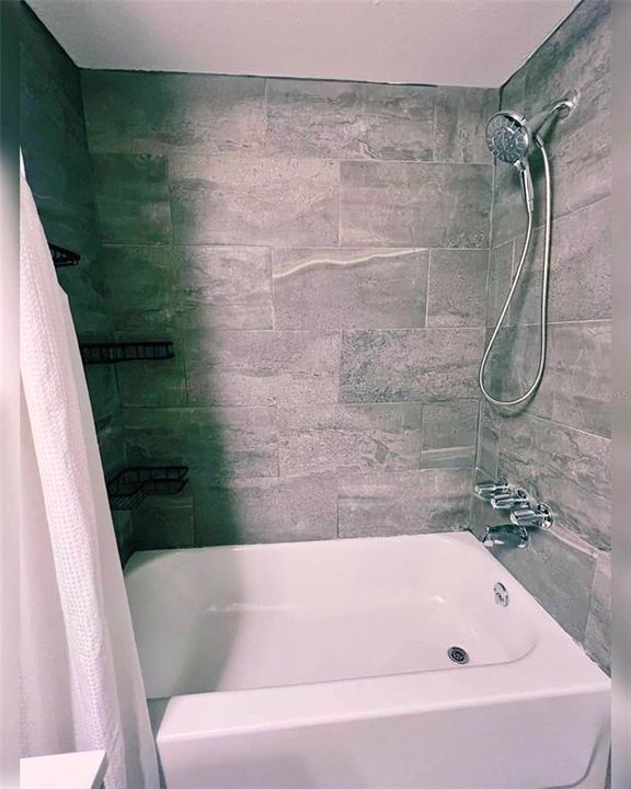 En Venta: $390,000 (6 camas, 0 baños, 1928 Pies cuadrados)