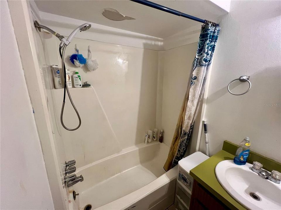 En Venta: $390,000 (6 camas, 0 baños, 1928 Pies cuadrados)