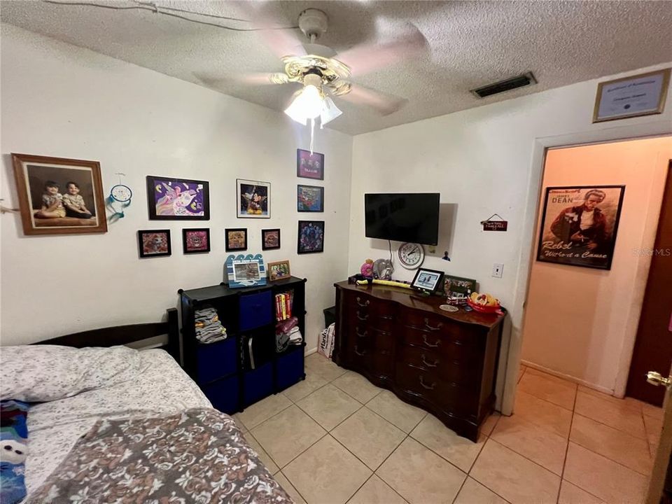 En Venta: $390,000 (6 camas, 0 baños, 1928 Pies cuadrados)