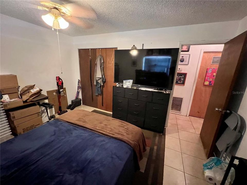 En Venta: $390,000 (6 camas, 0 baños, 1928 Pies cuadrados)