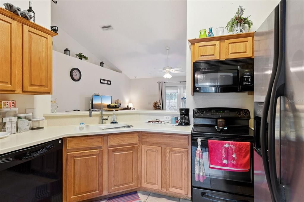 For Sale: $265,000 (3 beds, 2 baths, 1378 Square Feet)