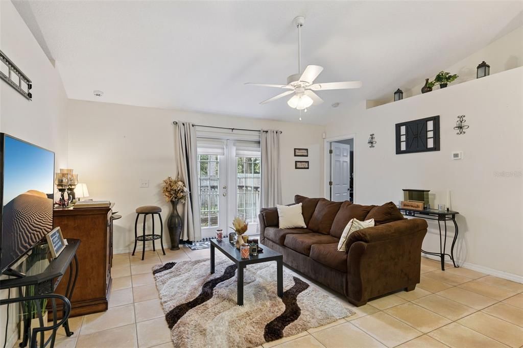 For Sale: $265,000 (3 beds, 2 baths, 1378 Square Feet)