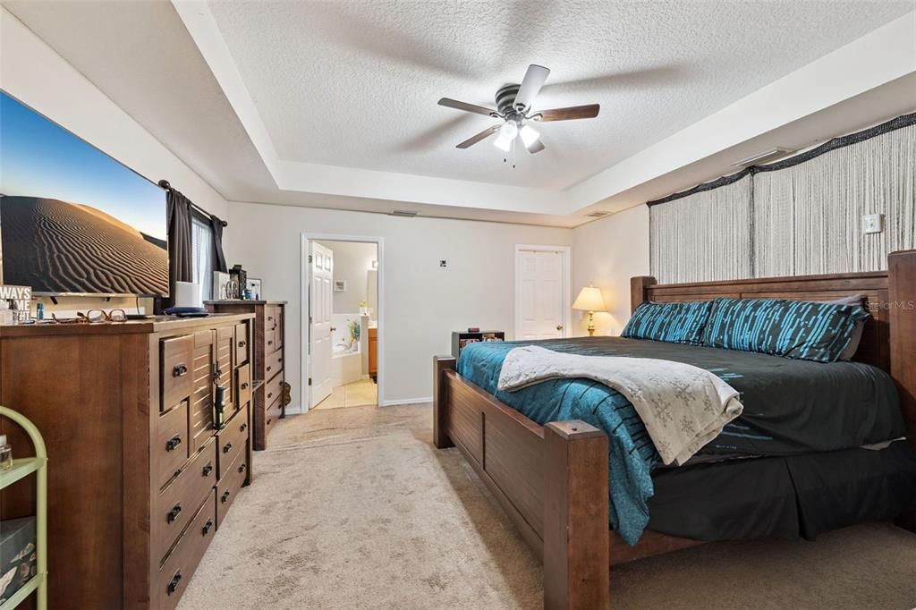 For Sale: $265,000 (3 beds, 2 baths, 1378 Square Feet)