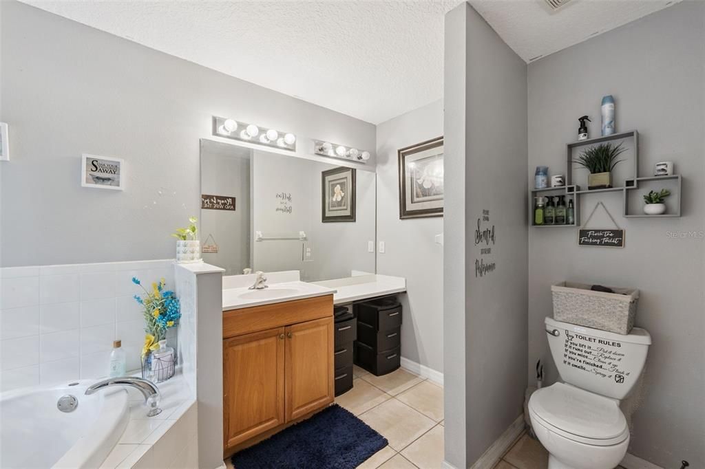 For Sale: $265,000 (3 beds, 2 baths, 1378 Square Feet)