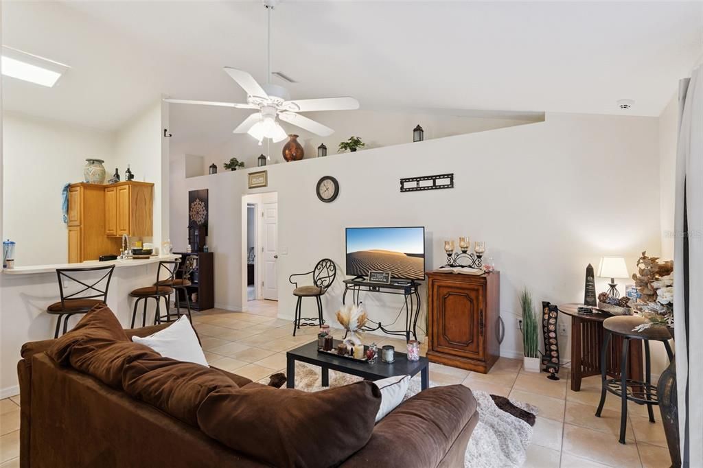 For Sale: $265,000 (3 beds, 2 baths, 1378 Square Feet)
