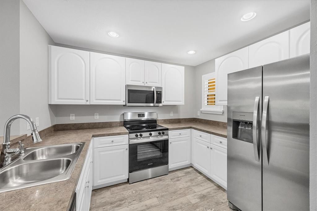 В аренду: $2,300 (2 спален, 2 ванн, 1064 Квадратных фут)