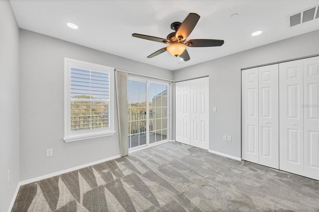 В аренду: $2,300 (2 спален, 2 ванн, 1064 Квадратных фут)