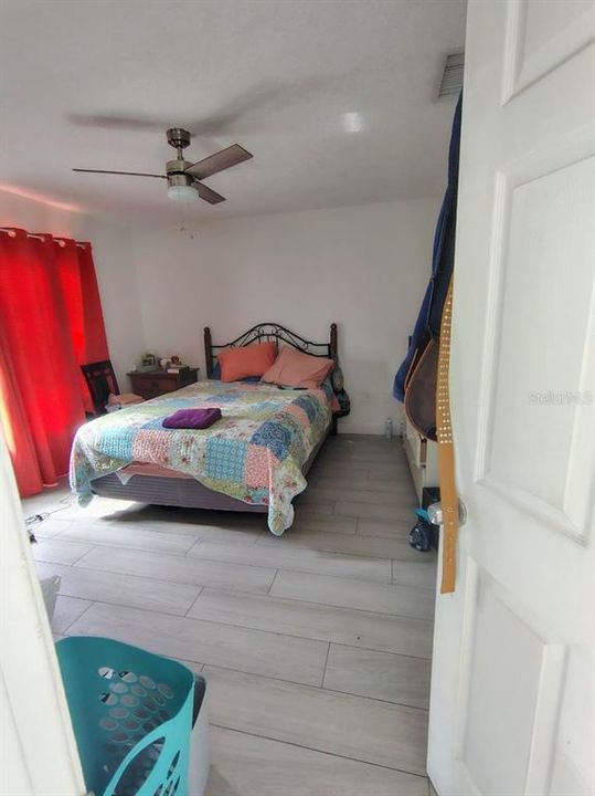 待售: $325,000 (4 贝兹, 2 浴室, 1914 平方英尺)